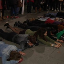 Miles de personas se manifiestan por todo el país para recordar a las víctimas de la violencia de género