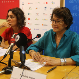 La presidenta de la Taula del Tercer Sector Social, Francina Alsina, i la portaveu de l'Aliança contra la Pobresa Energètica, Maria Campuzano.