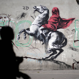Una obra atribuida a Banksy en París. / REUTERS - BENOIT TESSIER