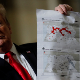 Donald Trump muestra en un mapa la zona de influencia del ISIS. REUTERS/Carlos Barria