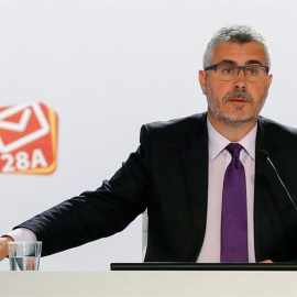 El Secretario de Estado de Comunicación Miguel Ángel Oliver, durante la rueda de prensa ofrecida esta mañana en el Centro Nacional de Datos en Madrid.-EFE/Paco Campos