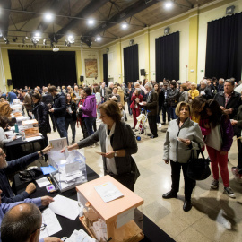 Vista general del colegio electoral l Casinet d'Hostafrancs.- EFE