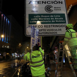 30/11/2018.- Desde esta medianoche está en vigor Madrid Central, un área de 472 hectáreas por la que solo pueden circular los residentes, sus invitados (un máximo de 20 al mes), los coches con etiqueta Cero Emisiones y Eco y los vehículos B y C que a