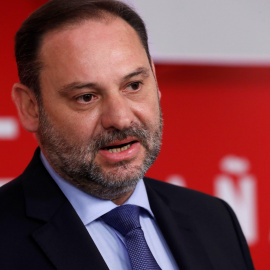 29/04/2019.- El secretario de Organización del PSOE, José Luis Ábalos, en rueda de prensa posterior a la reunión de la Ejecutiva celebrada esta tarde en la sede de Ferraz, tras la victoria de la formación en las elecciones generales. / EFE