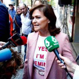 La vicepresidenta del Gobierno, Carmen Calvo Carmen, a su llegada a la sede del PSOE en Madrid para seguir los resultados electorales de la jornada de este domingo. EFE/Javier López