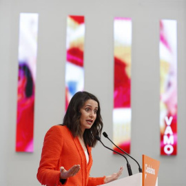 La portavoz de Ciudadanos, Inés Arrimadas, durante la rueda de prensa tras la reunión de la Ejecutiva