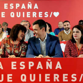 El presidente del Gobierno, Pedro Sánchez, la portavoz del PSOE en el Congreso Adriana Lastra (d), y la presidenta del PSOE Cristina Narbona, en el Comité Federal del PSOE en el que se van a aprobar las listas para las elecciones generales y las europea