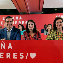 Pedro Sánchez, Adriana Lastra y Carmen Calvo, en el Comité Federal del PSOE de este domingo. EFE/JJ Guillén