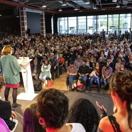 L'alcaldessa Ada Colau durant l'acte de BComú a les cotxeres de Sants, a Barcelona. EUROPA PRESS