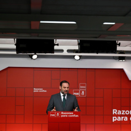 El ministro de Fomento José Luis Ábalos, durante la rueda de prensa tras la reunión de la Ejecutiva Federal del PSOE, que analizó el resultado de las elecciones andaluzas. EFE/Emilio Naranjo