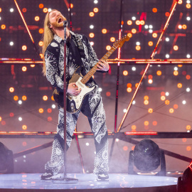 Sam Ryder de Gran Bretaña interpreta 'Space Man' durante el ensayo general para la final del Festival de Eurovisión de 2022, a 13 de mayo de 2022.