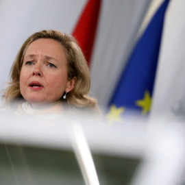 La ministra de Economía, Nadia Calviño, en una rueda de prensa en el Palacio de la Moncloa tras la reunión del Consejo de Ministros. REUTERS/Susana Vera