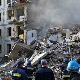 09/10/2022 Un edificio residencial, destruido después de un ataque nocturno con misiles contra la ciudad de Zaporiyia, en Ucrania