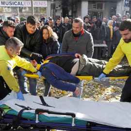 Un joven ha sido detenido y seis mossos d'esquadra y varios manifestantes han resultado heridos  - EFE/Robin Townsend.