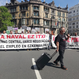 La plantilla del mítico astillero vasco ha salido este 1 de Mayo a la calle para reivindicar una salida que permita seguir trabajando en la planta de Sestao.