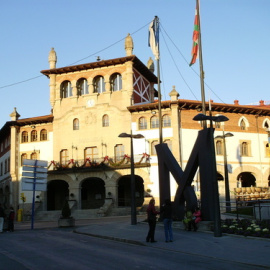 Fachada del ayuntamiento de Mungia.