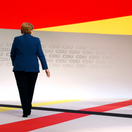 La canciller alemana Angela Merkel, en el congreso de la CDU en Hamburgo, donde se eliga su sucesor o sucesora al frente del partido cristianodemócrata. REUTERS/Fabrizio Bensch