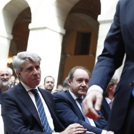 Así se ha quedado Ángel Garrido tras comprobar que Casado le ha negado el saludo.- EUROPA PRESS