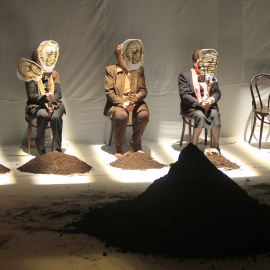 Una escena de 'Exhumación, Materia Cruda', que se estrena esta tarde en Madrid.