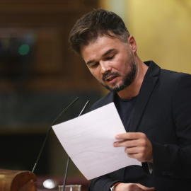 El portavoz parlamentario de ERC en el Congreso, Gabriel Rufián, interviene durante una sesión plenaria en el Congreso de los Diputados, a 13 de octubre de 2022, en Madrid (España).