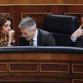 El ministro de Fomento, José Luis Ábalos, junto a los titlares de Hacienda, María Jesús Montero, y de Interior, Fernando Grande-Marlaska, durante el último pleno del Congreso de la legislatura, antes de la convocatoria de elecciones. EFE/J.P.Gandul