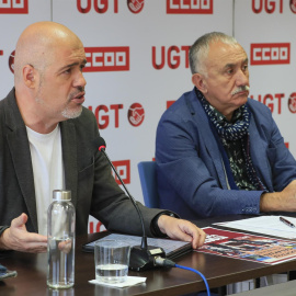 Los secretarios generales de CCOO y UGT, Unai Sordo (i) y Pepe Álvarez (d), presentan el calendario de movilizaciones en los próximos meses para la subida de salario, este miércoles, en Madrid