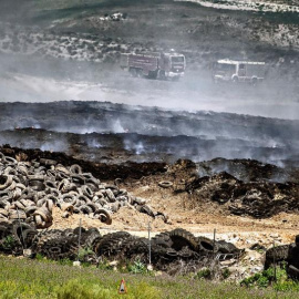Resultado del incendio del vertedero de neumáticos de Seseña (Toledo), tras una semana los colegios están cerrados y continúan las tareas de extinción, mientras que los expertos calculan que la emisión de humos se reducirá notablemente en tres día