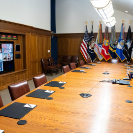 El presidente de EEUU, Joe Biden, durante una videoconferencia con la vicepresidenta Kamala Harris y otros altos funcionarios de la Administración norteamericana, para analizar la situación en Afganistán. REUTERS/Twitter @WhiteHouse