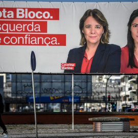  Una cartelera de campaña electoral del partido Bloco de Esquerda se muestra en Campo Pequeno en Lisboa el 16 de enero de 2022..- AFP
