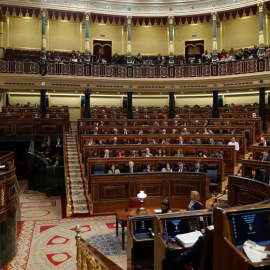 El presidente del Gobierno, Pedro Sánchez, durante su intervención ante el pleno del Congreso con el fin de hablar de la situación en Cataluña en un pleno en el que también informa del acuerdo de la Unión Europea sobre el "brexit" / EFE