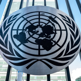 El emblema oficial de las Naciones Unidas en la Sede de la ONU en la ciudad de Nueva York, Nueva York, EE. UU. -REUTERS