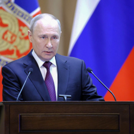 El presidente de Rusia, Vladimir Putin, pronuncia un discurso durante una reunión ampliada de la junta del Servicio Federal de Seguridad, a 28 de febrero de 2023, en Moscú (Rusia). Foto: Kremlin / dpa