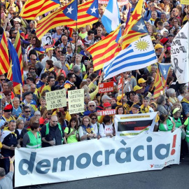 Manifestación que bajo los lemas "Autodeterminación no es delito" y "Democracia es decidir" ha sido convocada por más de sesenta colectivos sociales, organizaciones del 15M, entidades republicanas y antifascistas, además de ANC y Òmniun Cultural, est