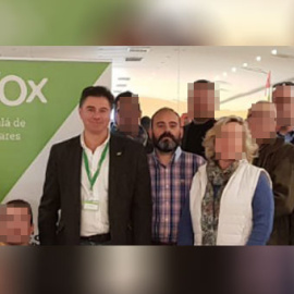 Jorge Bonito Vera (d), junto al candidato de Vox a la Alcaldía de Alcalá de Henares. TWITTER VOX ALCALÁ DE HENARES
