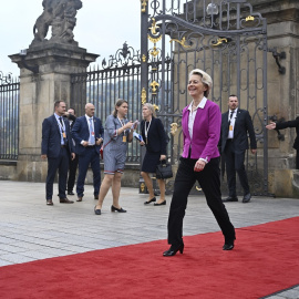 06/10/2022. Ursula Von der Leyen en su llegada a la cumbre de Praga, a 6 de octubre de 2022.