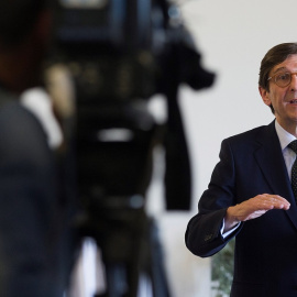 El presidente de Bankia, José Ignacio Goirigolzarri, durante el encuentro informativo que ha mantenido con los medios de comunicación en la víspera de la junta de accionistas de la entidad en València. EFE/Miguel Ángel Polo