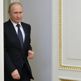 El presidente ruso, Vladímir Putin, antes de su reunión este viernes con su Consejo de Seguridad para abordar, entre cotras cuestiones, la situación en Venezuela, en el Kremlin de Moscú, Rusia. En la reunión se reafirmó la posición de Rusia sobre l