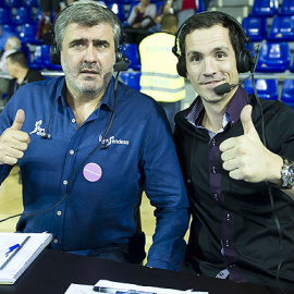 Óscar Quintana, durante la retransmisión de un partido de baloncesto. ACB