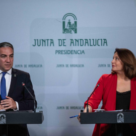 Elías Bendodo y Carmen Crespo.