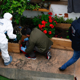 07/05/2019.- Los Mossos d'Esquadra registran la vivienda de uno de los dos detenidos en Cornellà de Llobregat (Barcelona) por su supuesta relación con la desaparición de Janet Jumillas. / EFE - ENRIC FONTCUBERTA