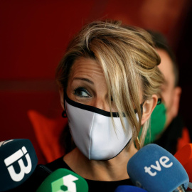  La vicepresidenta segunda del Gobierno y ministra de Trabajo, Yolanda Díaz hace declaraciones a los medios durante el acto de presentación del proyecto turístico 'Baleares es futuro: el nuevo turismo que liderará la postpandemia' celebrado este lunes