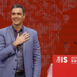 El presidente de Gobierno y secretario general del PSOE, Pedro Sánchez, durante su participación este domingo en la clausura del XXVI Congreso de la Internacional Socialista, en el que es proclamado nuevo líder de la IS. EFE/ Chema Moya