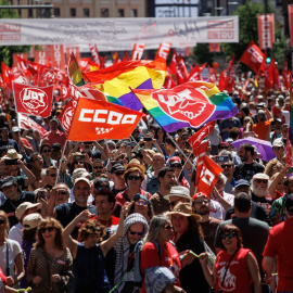 Manifestantes durante la marcha por el Día Internacional de los Trabajadores, a 1 de mayo de 2023, en Madrid (España).- Alejandro Martínez Vélez / Europa Press