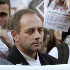 Antonio del Castillo, en el centro, en una manifestación para pedir justicia por su hija Marta del Castillo. EFE
