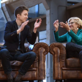 La alcaldesa de Madrid, Manuela Carmena e Íñigo Errejón (i) aplauden durante el primer acto público juntos de Más Madrid, el partido que han creado para concurrir a las elecciones de mayo municipales y autonómicas. EFE/Fernando Villar