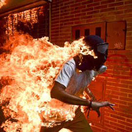 La imagen ganadora del World Press Photo, del venezolano Ronaldo Schemidt.