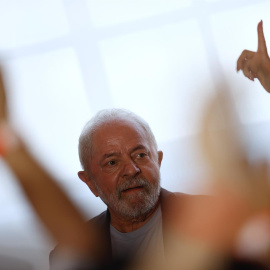 El expresidente de Brasil y candidato a la presidencia, Luiz Inácio Lula da Silva, participa en un acto donde recibió a la imagen la imagen de Nuestra Señora de Aparecida del fraile David