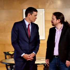 Pedro Sánchez y Pablo Iglesias tras la firma, en La Moncloa, del acuerdo sobre los Presupuestos Generales del Estado para 2019. FERNANDO.CALVO
