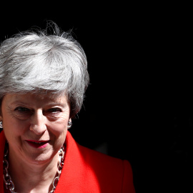 15/05/2019 - La primera ministra británica, Theresa May, saliendo de Downing Street en Londres. / REUTERS - HANNAH MCKAY