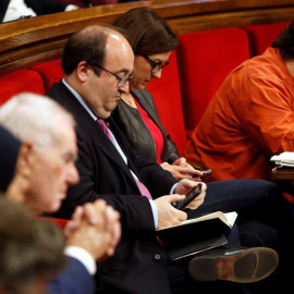 16/05/2019.- El primer secretario del PSC, Miquel Iceta, permanece en su escaño al comienzo del pleno del Parlamento de Cataluña donde este jueves se votará la propuesta de su designación como senador autonómico, paso previo para su eventual elecció